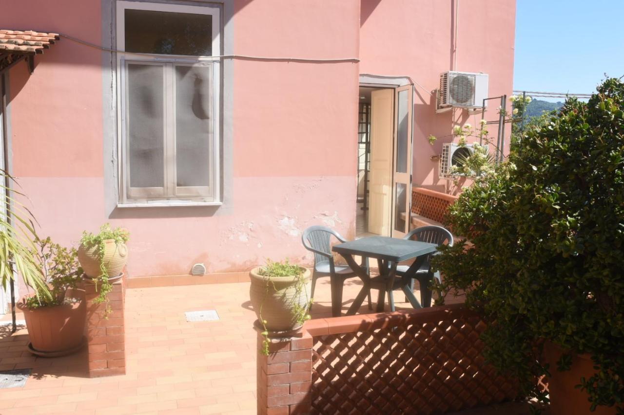 Villino Castellano Apartments Мета Екстериор снимка