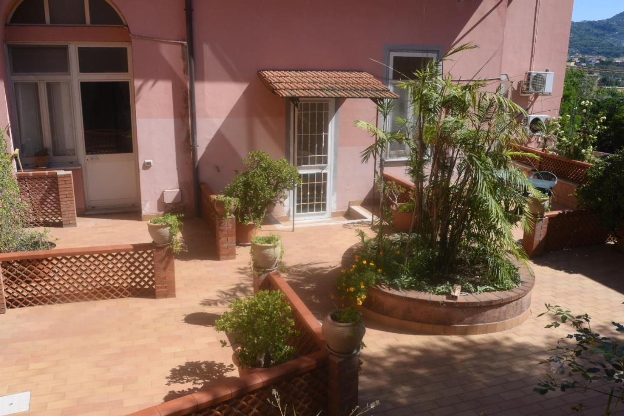 Villino Castellano Apartments Мета Екстериор снимка
