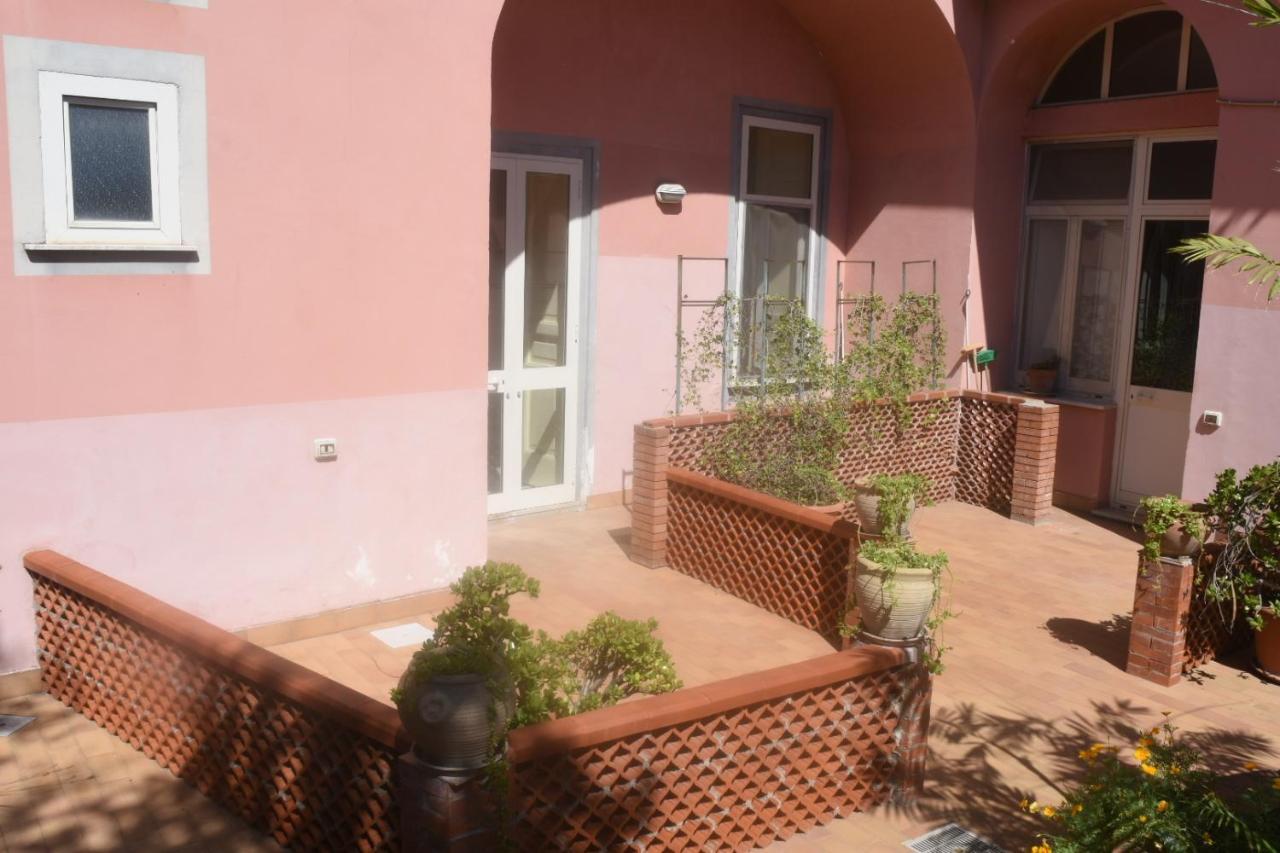 Villino Castellano Apartments Мета Екстериор снимка